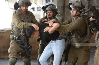 قوات الاحتلال الصهيوني تعتقل 25 فلسطينيا من الضفة الغربية