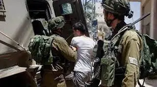 قوات الاحتلال الصهيوني تعتقل 49 فلسطينيا بالضفة الغربية والقدس المحتلتين