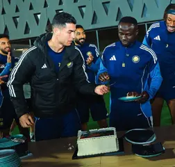 فيما لم تنشر "الكاف" أي تهنئة رسمية  لأبطال "الكان".............كريستيانو يحتفل مع ماني ومحرز يهنئ ميندي