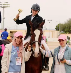 نرمين العاقب بطلة الركاب الوهراني تخطف الأضواء وتحقق سادس لقب في  مشوارها:  موهبة واعدة  في القفز بالحواجز تحلم بتمثيل الجزائر دوليًا