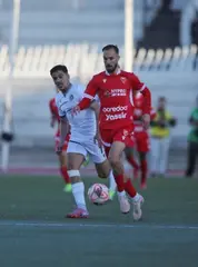 الهزيمة في سطيف تعقد حسابات الحمراوة في سباق " الوصافة "....  الإدارة  تحتج على طرد الحارس زغبة وتشتكي الحكم بواب علاء