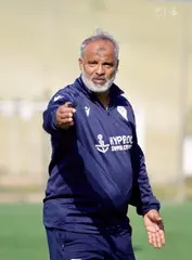 شريف الوزاني مدرب مولودية وهران  يحمّل الحكام مسؤولية الخسارة : " طرد زغبة  قلب موازين اللقاء  امام وفاق سطيف "