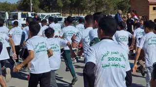 الوالي بلعريبي نور الدين  يعطي إشارة انطلاق العدو الريفي المدرسي بالبيض....400 عداء وعداءة في سباق التأهل للمرحلة الوطنية01