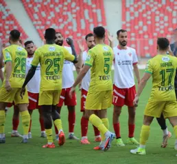 قمة واعدة بين شبيبة القبائل ومولودية وهران بملعب حسين آيت أحمد  : الحمراوة يستهدفون نقاط " البوديوم "