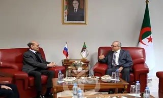 وزير الاتصال يستقبل سفير روسيا بالجزائر