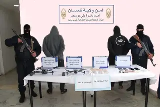 أمن تلمسان يوقف شخصين ويحجز  طائرتي درون و مركبة سياحية