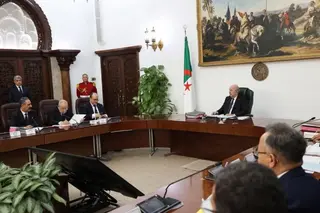 مشروع تعديل القانون المحدد للدوائر الانتخابية ....رئيس الجمهورية يأمر بمراجعة النص وإشراك الأحزاب السياسية