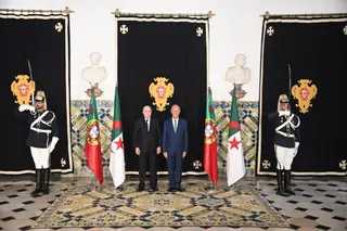 رئيس الجمهورية يمنح وساما برتبة "أثير" من مصف الاستحقاق الوطني لنظيره  البرتغالي