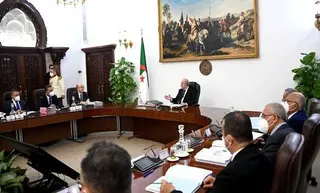 رئيس الجمهورية يترأس اجتماعا لمجلس الوزراء