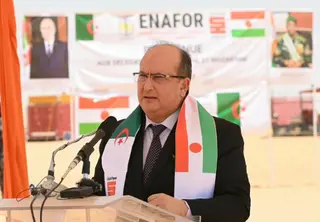 الوزير الأول يغادر النيجر عقب إشرافه على مراسم إطلاق أشغال حفر البئر الاستكشافية بحقل "كفرا"