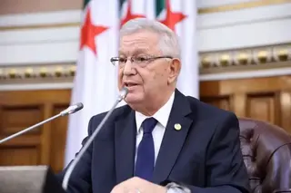 ناصري يهنئ يونس عياشي بعد تتويجه بطلا للعالم في الوثب العالي