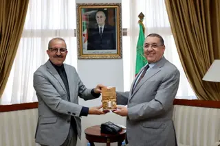 إنجاز وثائقي حول عودة أحفاد الجزائريين المنفيين إلى كاليدونيا الجديدة: مراد يستقبل المخرج السعيد عولمي