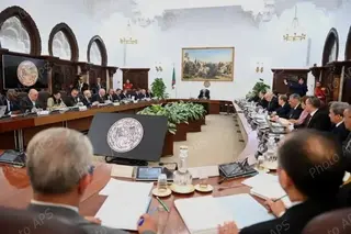 رئيس الجمهورية يأمر بالتكفل بإنجاز مقطعين للطريق العابر للصحراء ومصنع للإسمنت في تشاد
