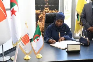 رئيسة جمعية جمهورية موزمبيق تزور مركب تكرير البترول بسيدي رزين ببراقي
