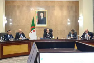 عملاً بتوجيهات السيد رئيس الجمهورية، الوزير  الأول يترأس اجتماع الدورة الثالثة للمجلس الوطني للمكننة الفلاحية