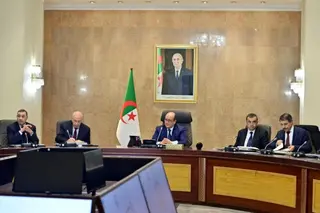 الوزير الأول يترأس مجلسا وزاريا مشتركا خصص لعرض الاستراتيجية الوطنية لإدارة الاخطار الكبرى الممتدة إلى سنة 2035