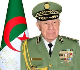 الفريق أول السعيد شنقريحة يشرف على تنصيب اللواء نور الدين قائدا للناحية العسكرية الأولى