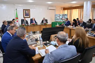 عملا بتوجيهات رئيس الجمهورية, الوزير الأول يترأس اجتماعا تحضيرا للدخول  الاجتماعي المقبل