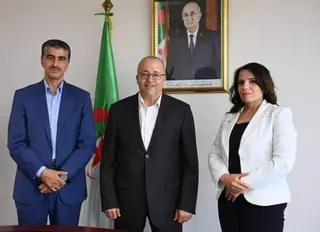 وزير الاتصال ينصب المديرين العامين الجديدين للجريدتين العموميتين "الشعب" و"المساء"