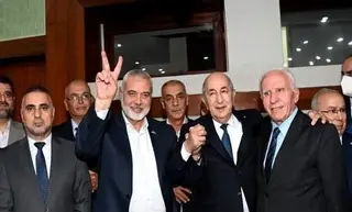 الرئيس تبون يؤدي زيارة مجاملة للمشاركين في مؤتمر الفصائل الفلسطينية بالجزائر