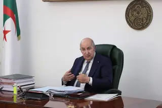 رئيس الجمهورية يضع حجر الأساس لمشروع خط السكة الحديدية بشار-تندوف-غارا جبيلات