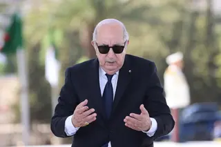 رئيس الجمهورية يعزي عائلات شهدتء الجيش الوطني الشعبي الذين وافتهم المنية أثناء أدائهم الواجب الوطني بعين الأربعاء