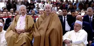 رئيس الجمهورية يؤدي صلاة عيد الفطر المبارك بجامع الجزائر