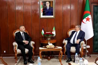 مراد يستقبل سفير دولة فلسطين بالجزائر