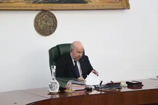 رئيس الجمهورية يوجه الحكومة بالعمل بصرامة أكبر لحل انشغالات المواطنين بعيدا عن الفلكلور الإعلامي