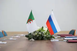 نائب رئيس المجلس الشعبي الوطني يستعرض جهود الجزائر في الانتقال الطاقوي