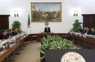 رئيس الجمهورية يأمر الحكومة بمراعاة نسبة إدماج جزائرية لا تقل عن 70 بالمائة في الألواح الرقمية الموجهة للمدارس الابتدائية