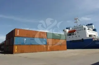 المتعاملون الاقتصاديون المتواجدة سلعهم حاليا في الموانئ مدعوون لتقديم جملة من الوثائق لتسوية وضعيتهم