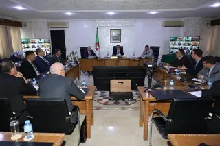 سعيود يشرف على اجتماع تنسيقي مع ولاة الجمهورية والولاة المنتدبين ورؤساء الدوائر