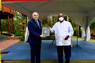 عطاف يستقبل بكمبالا من قبل رئيس جمهورية أوغندا