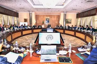 الوزير الأول يترأس اجتماعا مع المتعاملين الاقتصاديين الذين وقعوا عقودا خلال المعرض الإفريقي للتجارة البينية