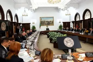 نقابيون وخبراء يبرزون آثاره الإيجابية على القدرة الشرائية