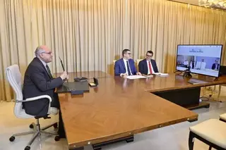 عطاف يجري محادثات مع المدير العام للوكالة الدولية للطاقة الذرية