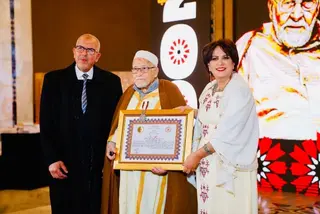 رئيس الجمهورية يسدي وسام من مصف الاستحقاق الوطني بدرجة "عهيد" للعلامة الشيخ محمد صالح الصديق