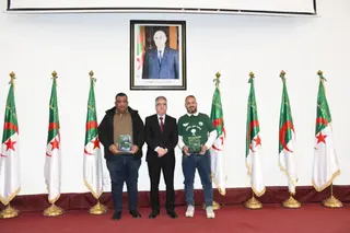 تقديرا لمبادراتهما التطوعية ...والي غليزان  يكرم العيد بلمقوري،ودحمان معزيز بعمرة.