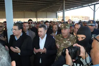 في حضور  الوفد الوزاري ...تشجيع   جنازة ضحايا  الحادث إلى متواهم الأخير  بمقبرة بشار الجديدة