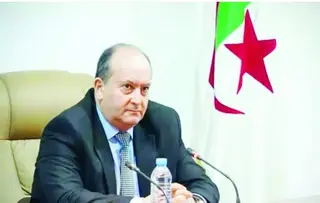 الوزير الأول يعقد اجتماعا للحكومة