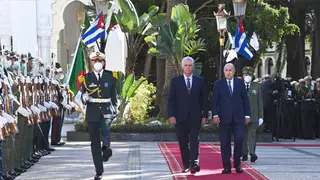 رئيس الجمهورية  يستقبل الرئيس الكوبي  في مقر رئاسة الجمهورية