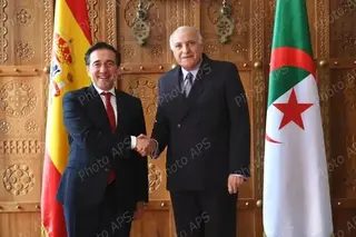 عطاف يستقبل نظيره الإسباني