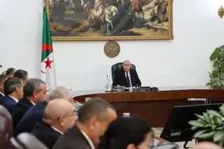 رئيس الجمهورية يكلف  عطاف بالإشراف على لجنة قطاعية لمتابعة مشاريع التعاون مع النيجر وتشاد