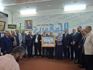 الجهورية تكرم بالتنسيق مع جمعية التربية البيئية والتنمية المستدامة الشاعر  إبراهيم قار علي تقديرا لمؤلفه الأخير  "ألفية الجزائر"