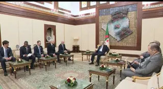 رئيس الجمهورية يستقبل رئيس الاتحاد الدولي لكرة القدم