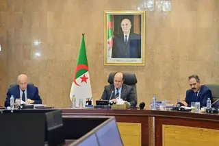 الوزير الأول يترأس اجتماعا للحكومة