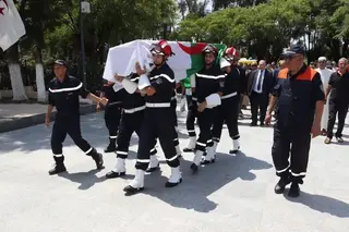 جثمان المجاهد "سي نور الدين" يوارى الثرى بمقبرة العالية