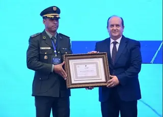 الوزير الأول يكرم المصالح الأمنية نظير "أحسن عملية نوعية" في مجال مكافحة المخدرات