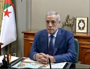 بتكليف من رئيس الجمهورية, الوزير الأول يشرف على حفل تسليم جائزة رئيس  الجمهورية للمبدعين الشباب